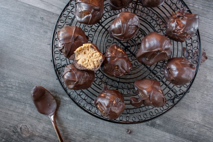NO-Bake Chocolate Peanut Butter Buckeyes