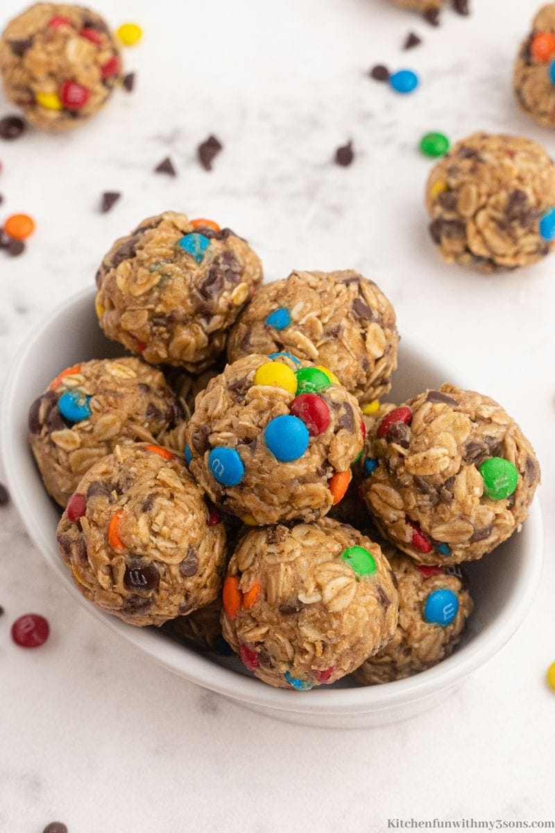 A pile of the balls in a serving bowl.